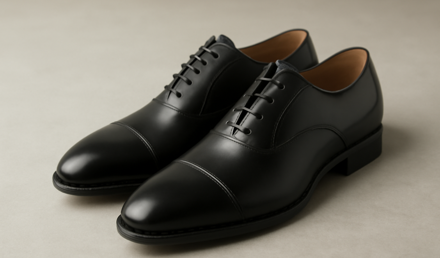 paire de chaussures élégantes posée