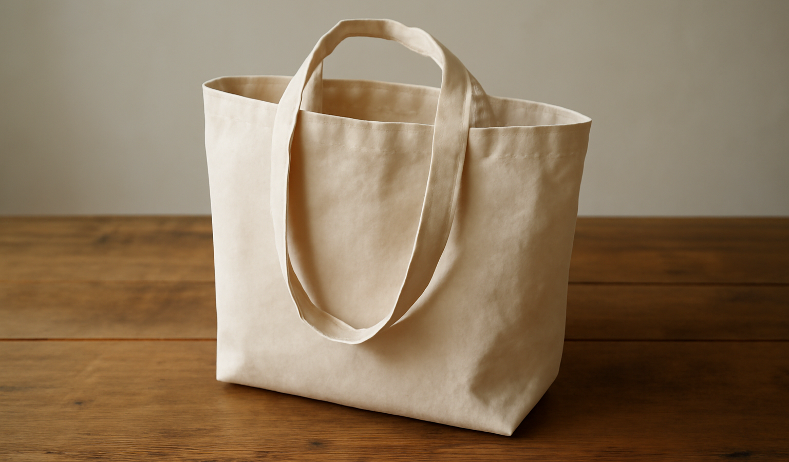 sac en toile pose sur table