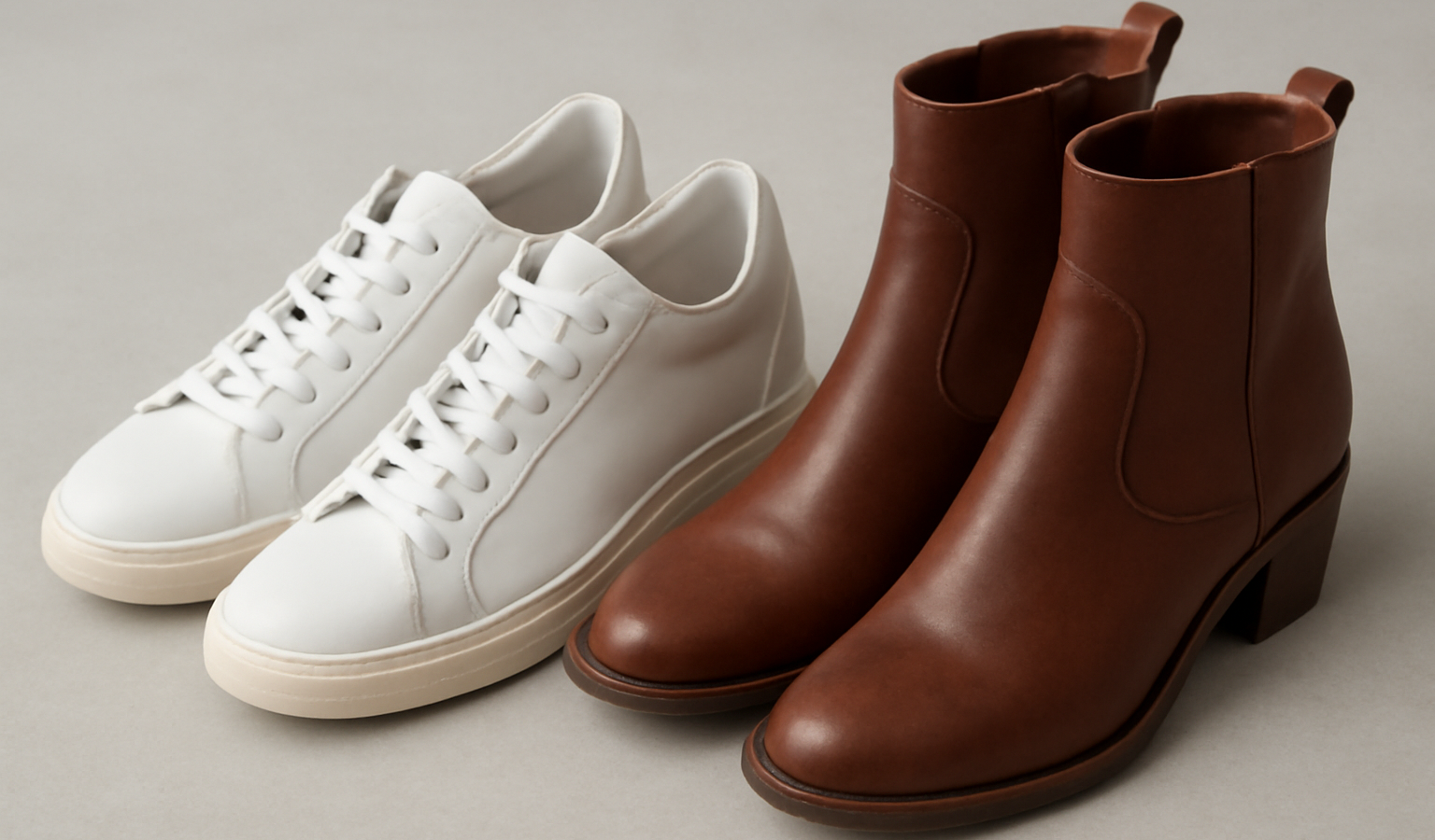 baskets et bottines posees cote a cote
